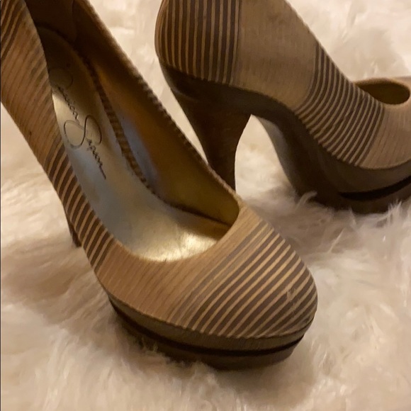 Heels - Picture 2 of 3